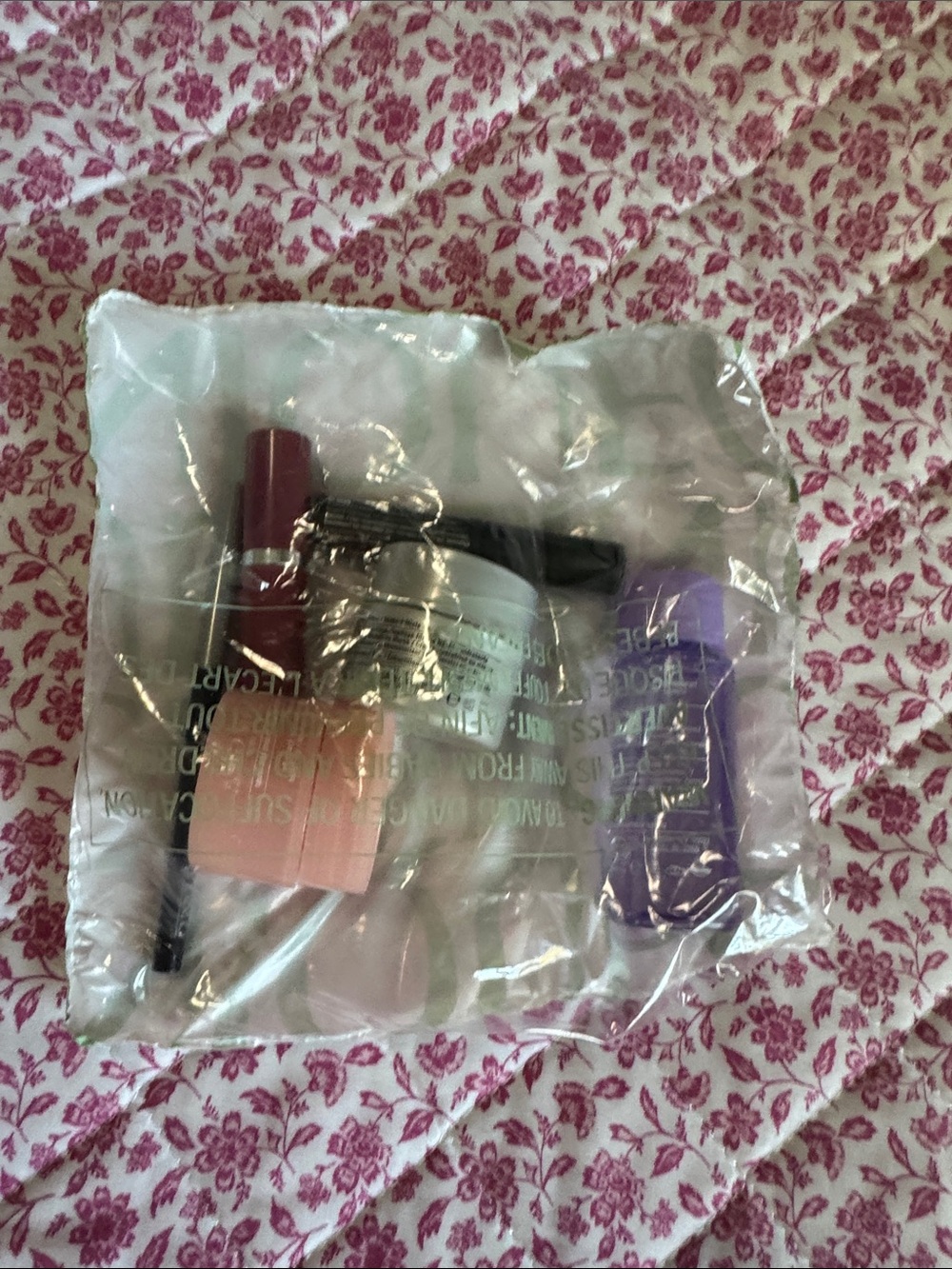 Clinique Makeup And Moisturizer Gift Set - Picture 2 of 4